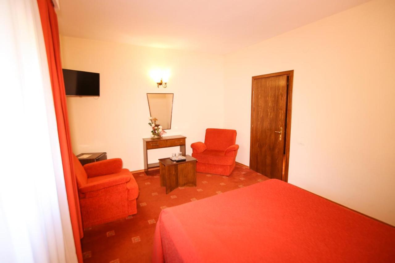 Hotel Piatra Craiului Predeal Exterior foto